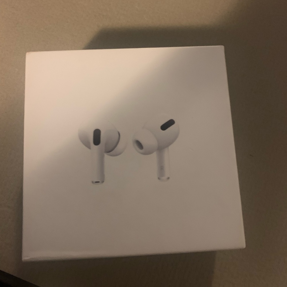 Brand new airpods - Picture 3 of 6